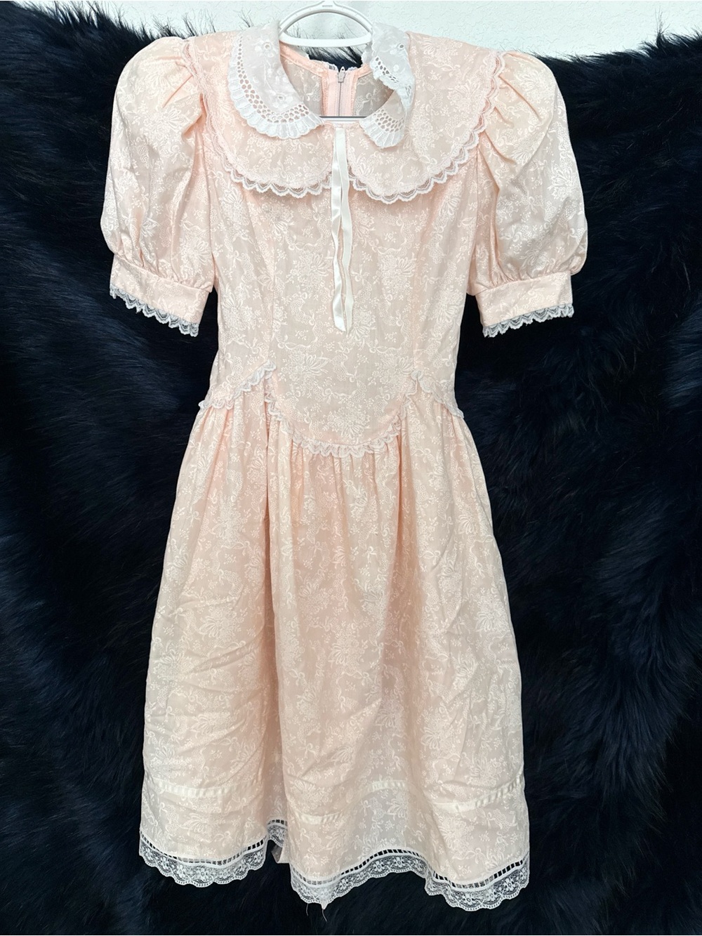 Jessica McClintock Gunne Sax  Pale Peach Lace Dress